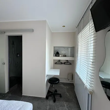 Mit Bad, 15 Min Frankfurt Airport, Free Parking *