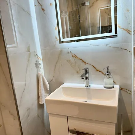 Mit Bad, 15 Min Frankfurt Airport, Free Parking * Floersheim am Main