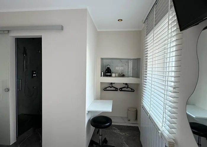 Mit Bad, 15 Min Frankfurt Airport, Free Parking *